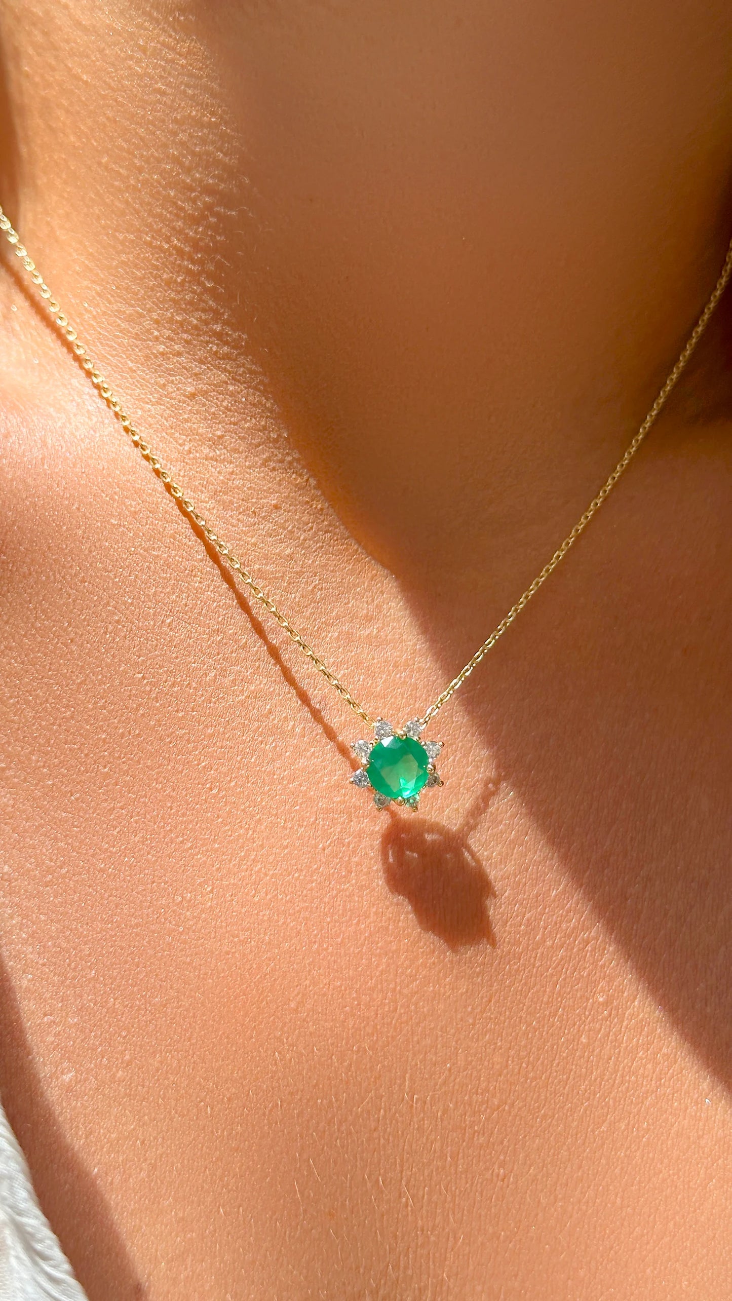 Set Emerald Crystal & White Zircon Necklace + Earrings Set