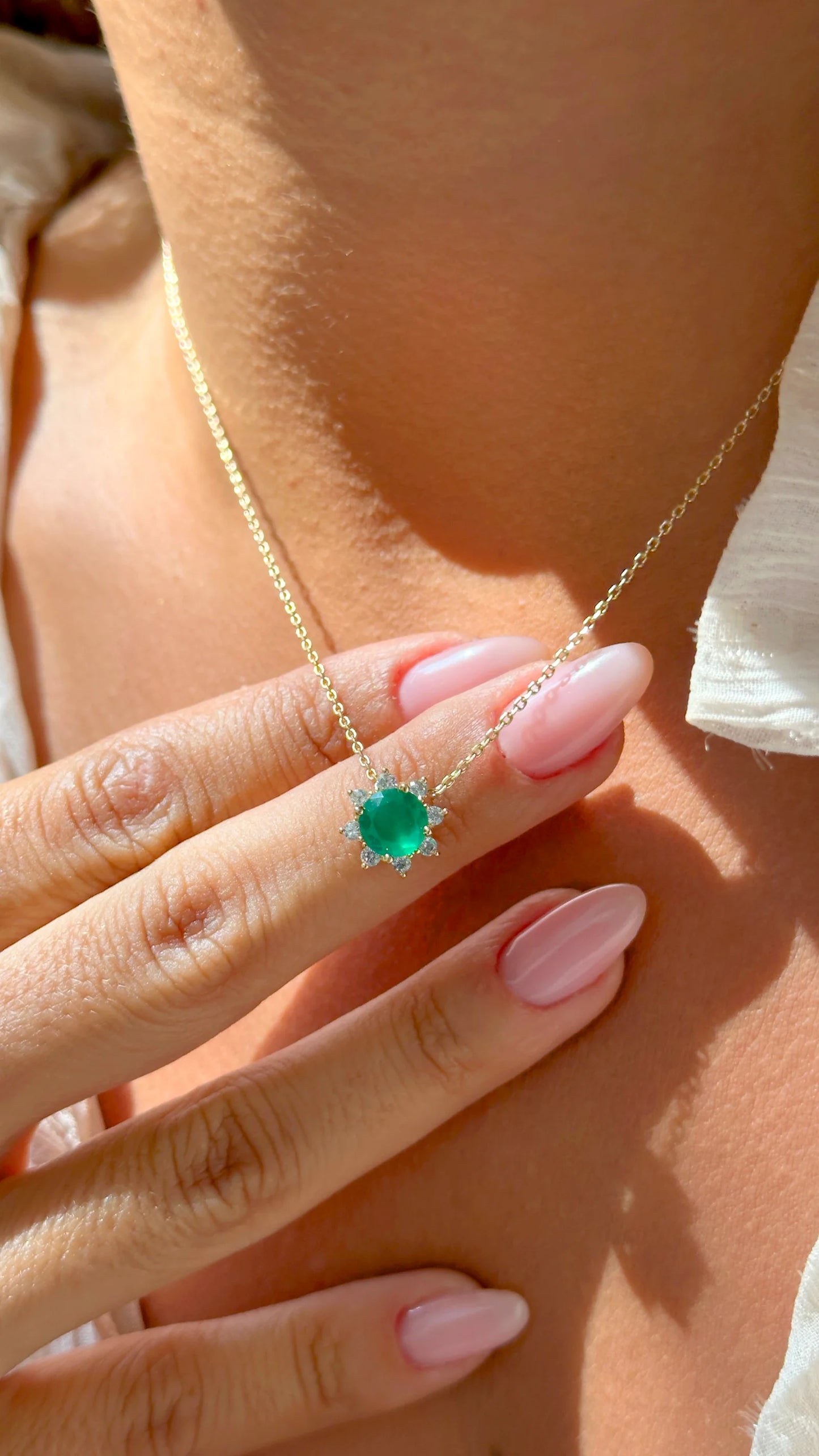 Set Emerald Crystal & White Zircon Necklace + Earrings Set