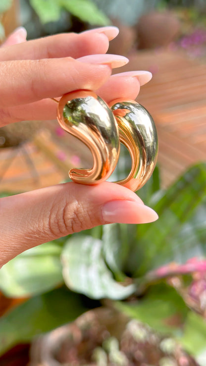 Plain Comma Earrings